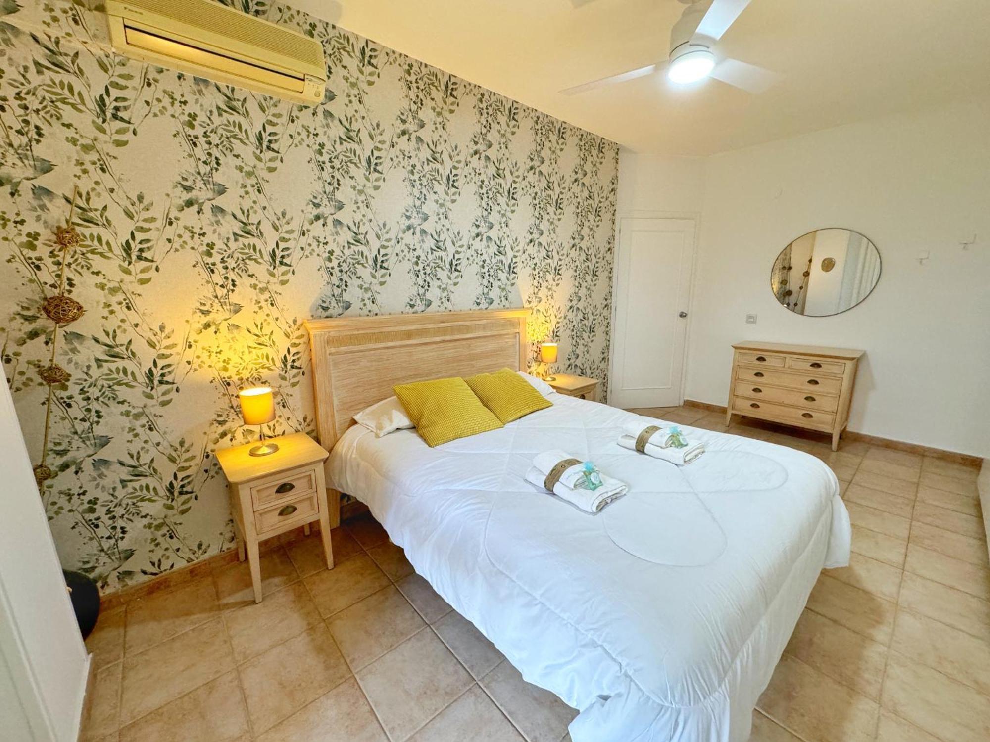 797 Holiday Rentals- Precioso Piso Con Vistas Al Jardin En Benalbeach Benalmadena Exterior photo